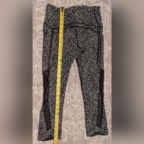 Lululemon Sole Training Cropped Leggings Daisy Dust Alpine White/Black - Picture 8 of 15